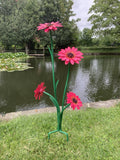 COLOURED METAL PINK GERBERA FLOWER CLUSTER STAKE GARDEN ORNAMENT