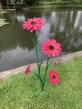 COLOURED METAL PINK GERBERA FLOWER CLUSTER STAKE GARDEN ORNAMENT
