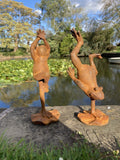 PAIR OF RUSTY METAL CAST IRON FROGS ON LILY PAD STATUE GARDEN ORNAMENTS 🐸