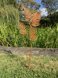 RUSTY METAL GARDEN FERN LEAF PLANT STAKE ORNAMENT SUPPORT DECORATION