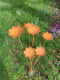 RUSTY METAL GARDEN FLOWER SPRAY STAKE