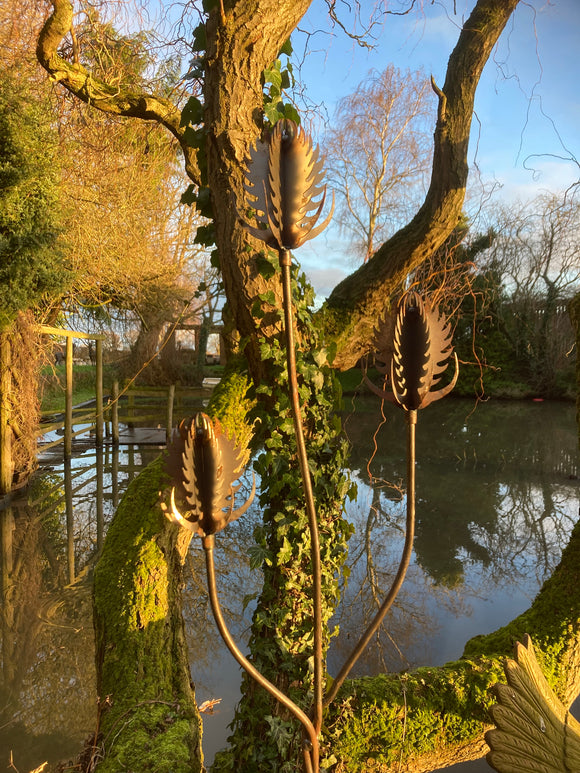 RUSTY METAL GARDEN THISTLE / TEASEL FLOWER SPRAY STAKE ORNAMENT