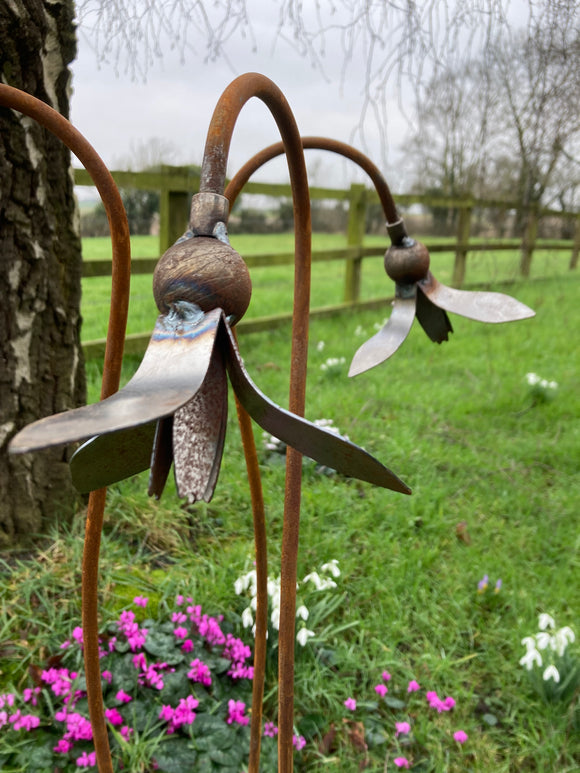SET OF 3 RUSTY METAL SNOWDROP FLOWER STAKES