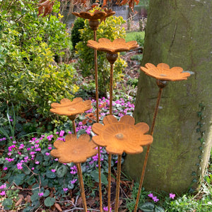 RUSTY METAL GARDEN FLOWER SPRAY STAKE