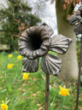 SET OF 3 RUSTY METAL TALL 1.5M DAFFODIL GARDEN STAKES PLANT SUPPORTS