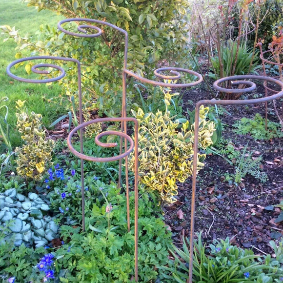 SET OF 10 RUSTY METAL SWIRL GARDEN PLANT SUPPORTS STAKES
