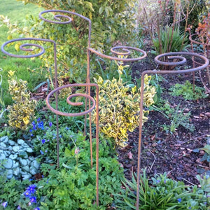 SET OF 5 RUSTY METAL SWIRL GARDEN SUPPORTS PLANT HOLDERS STAKES