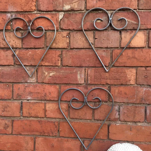 SET OF 3 RUSTY METAL WALL LOVE HEART PLAQUES VALENTINES GIFT