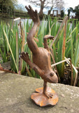 METAL RUSTY CAST IRON FROG ON LILY PAD GARDEN ORNAMENT STATUE