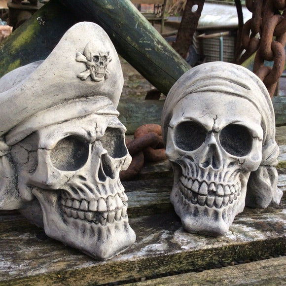 STONE GARDEN PAIR OF PIRATE SKULLS ORNAMENTS STATUES