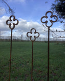 SET OF 3 RUSTY METAL 1M CLOVER GOTHIC GARDEN SUPPORTS PLANT STAKES