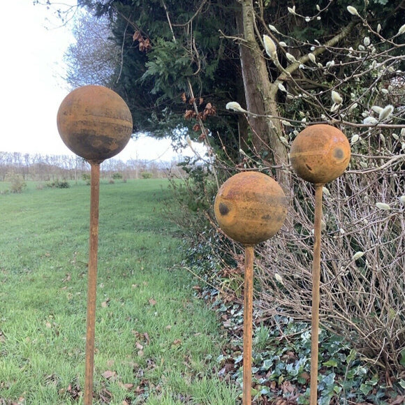 SET OF 3 RUSTY METAL BALL TOP PLANT SUPPORTS GARDEN STAKES