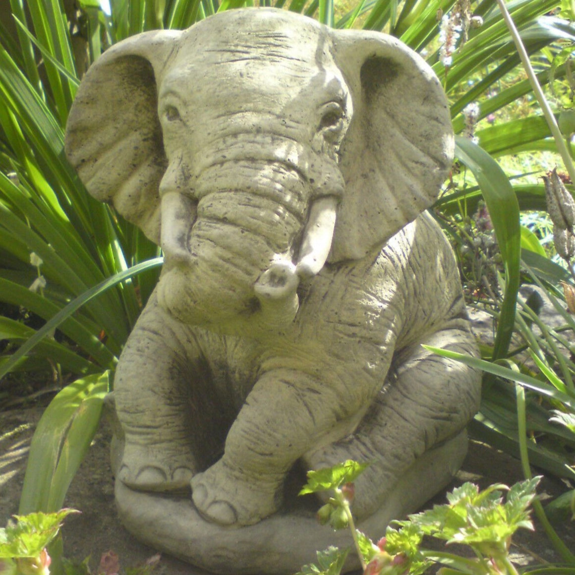 STONE GARDEN LUCKY SITTING ELEPHANT STATUE ORNAMENT Ferney Heyes