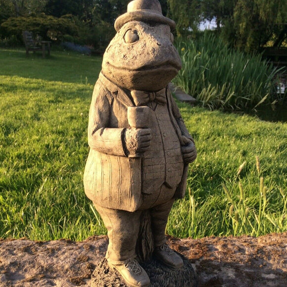 STONE GARDEN STANDING MR TOAD ( WIND IN THE WILLOWS)