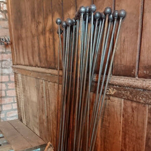 SET OF 5 RUSTY 1.5 M METAL BALL TOP GARDEN SUPPORT PLANT STAKES