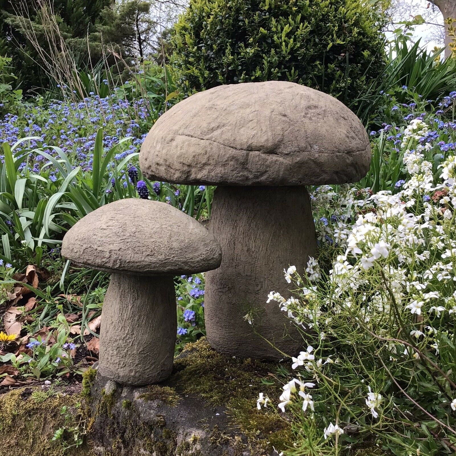 STONE GARDEN SET OF 2 RUSTIC OLD STYLE TOADSTOOLS / MUSHROOM ORNAMENTS ...