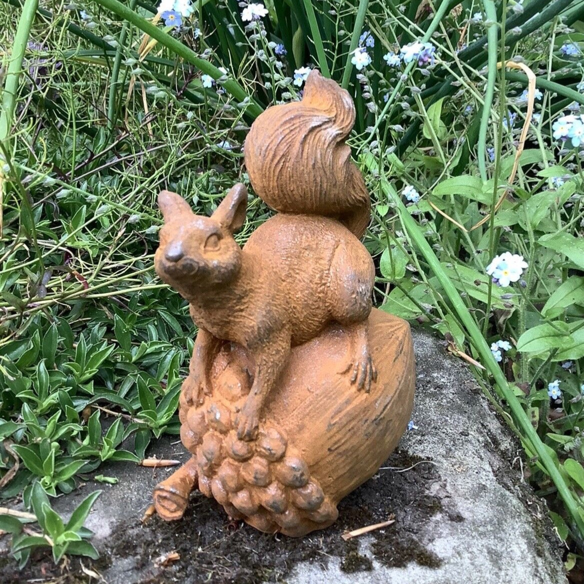 Wholesale Cast Iron Squirrel with Acorn Decorative Double Metal