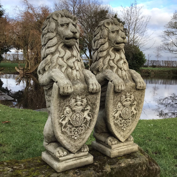 STONE GARDEN PAIR OF LARGE ARMORIAL HERALDIC LION ORNAMENTS FINIALS STATUES