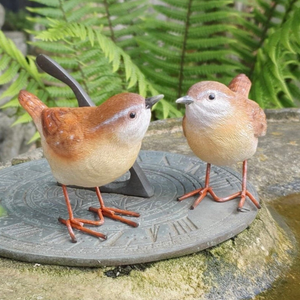 PAIR OF SMALL RESIN GARDEN WRENS BIRD ORNAMENTS