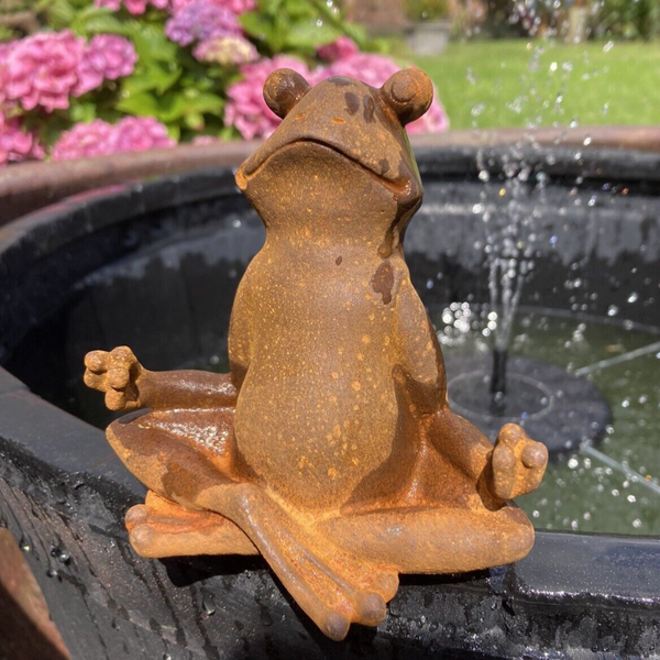 RUSTY METAL LARGE CAST IRON FROG GARDEN ORNAMENT POND STATUE – Ferney Heyes  Garden Products