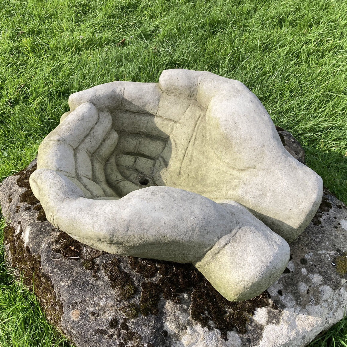 STONE GARDEN LARGE AGED HANDS PLANTER TROUGH ORNAMENT – Ferney