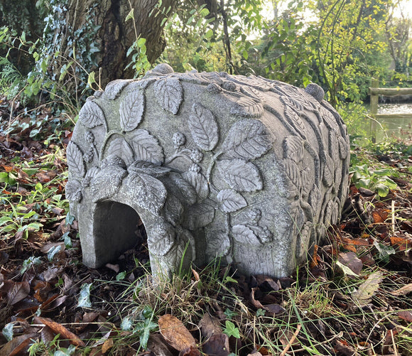 STONE GARDEN LARGE HEDGEHOG HOUSE ORNAMENT WILDLIFE - COLLECTION ONLY