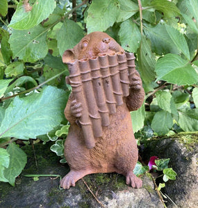 METAL RUSTY CAST IRON MUSICAL  HAMSTER PLAYING PAN PIPES STATUE GARDEN ORNAMENT