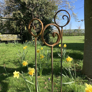 SET OF 3 TALL RUSTY 1.5 METRE METAL CIRCLE SWIRL TOP PLANT SUPPORTS STAKES GARDEN