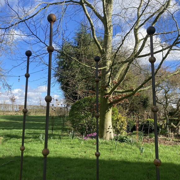 SET OF 10 x 1.5 METRE TALL RUSTY METAL MULTIPLE BALL STAKES GARDEN SUPPORTS